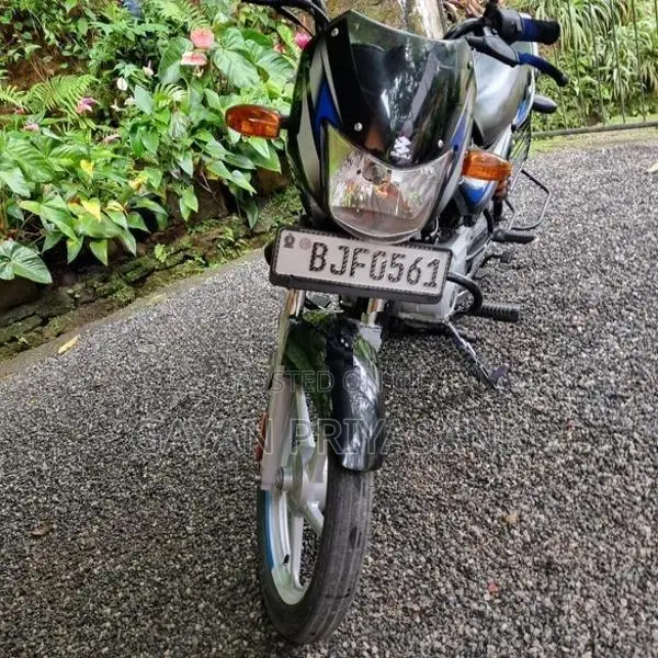 Bajaj CT100 2023
