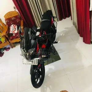 Bajaj Pulsar 220F 2011