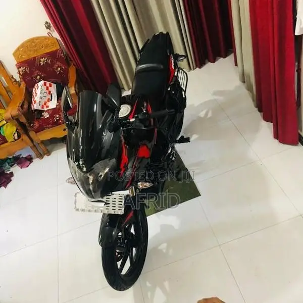 Bajaj Pulsar 220F 2011
