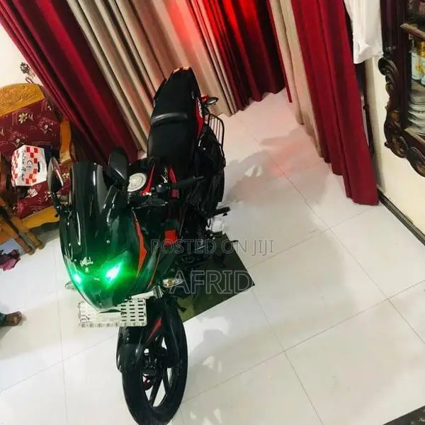Bajaj Pulsar 220F 2011