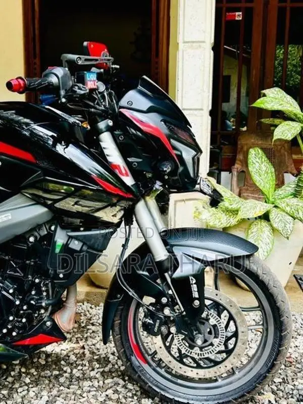 Bajaj Pulsar 200 2025