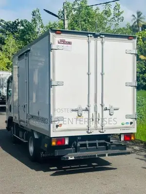 Isuzu Elf 10.5" 2019