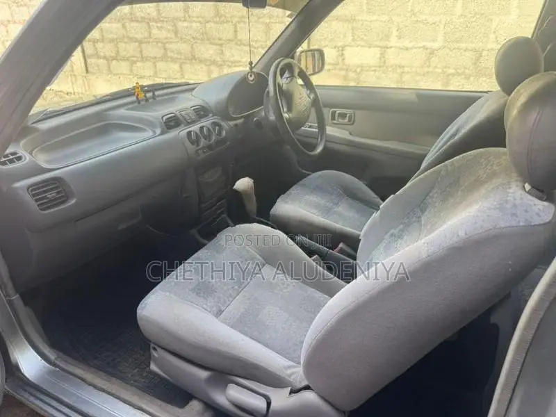 Nissan March 2000