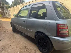 Nissan March 2000
