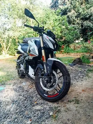 Bajaj Pulsar N160 premium 2025