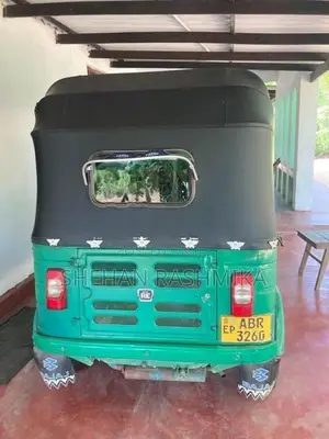 Bajaj RE 2018