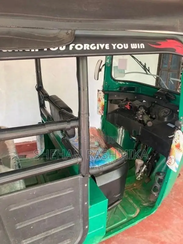 Bajaj RE 2018