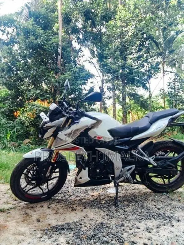 Bajaj Pulsar N160 premium 2025