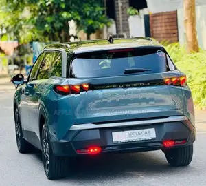 Peugeot 5008 Premium GTLine Gold 2025