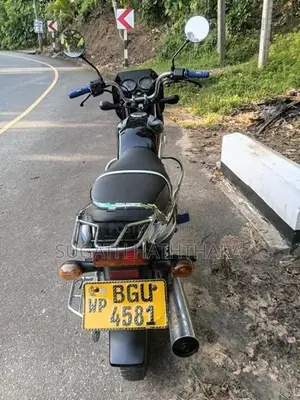 Bajaj CT100 2018