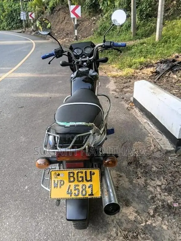 Bajaj CT100 2018