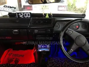 Nissan Sunny White 1984