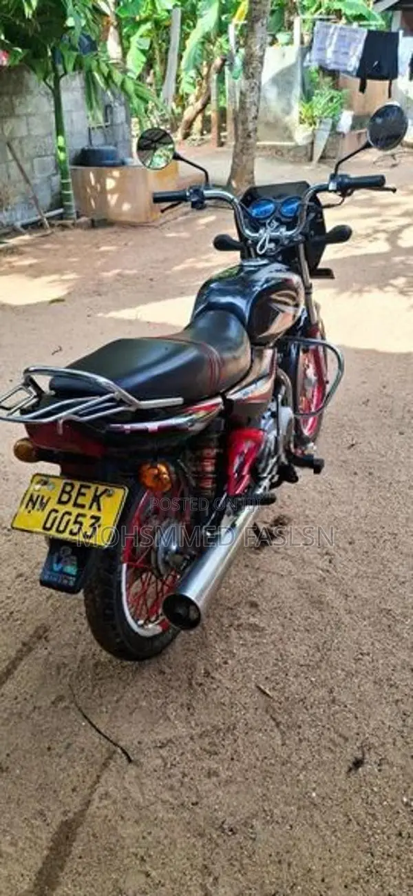 Bajaj CT100 2016