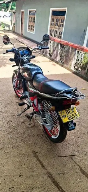 Bajaj CT100 2016