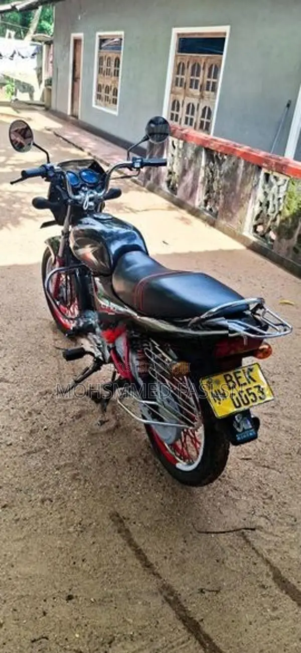 Bajaj CT100 2016