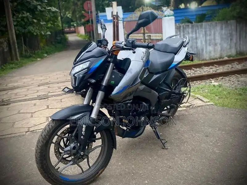 Bajaj Pulsar NS200 2025