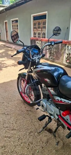 Bajaj CT100 2016