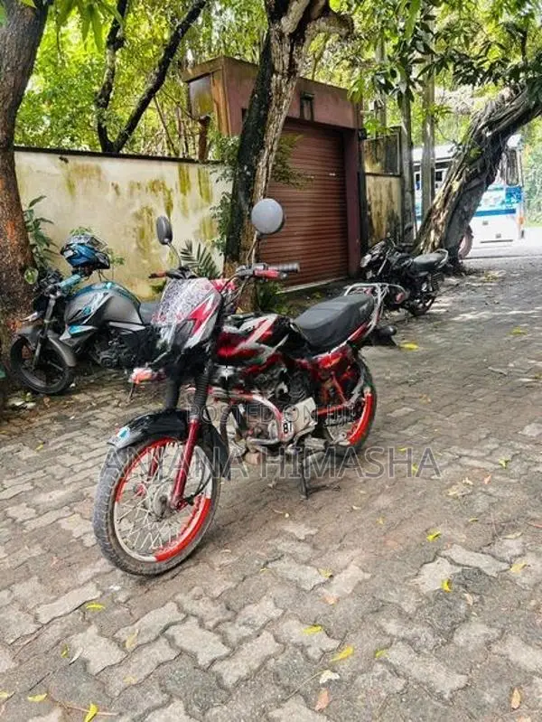 Bajaj CT100 2014