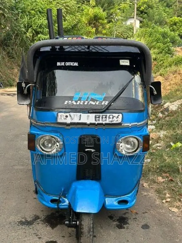 Bajaj RE 2012