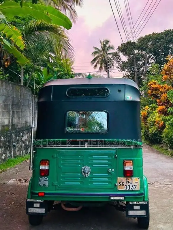 Bajaj RE 2002