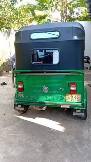Bajaj RE 2002