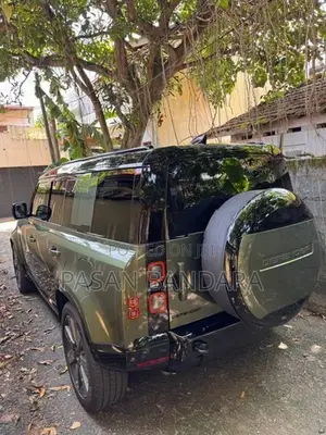 Land Rover Defender 2026