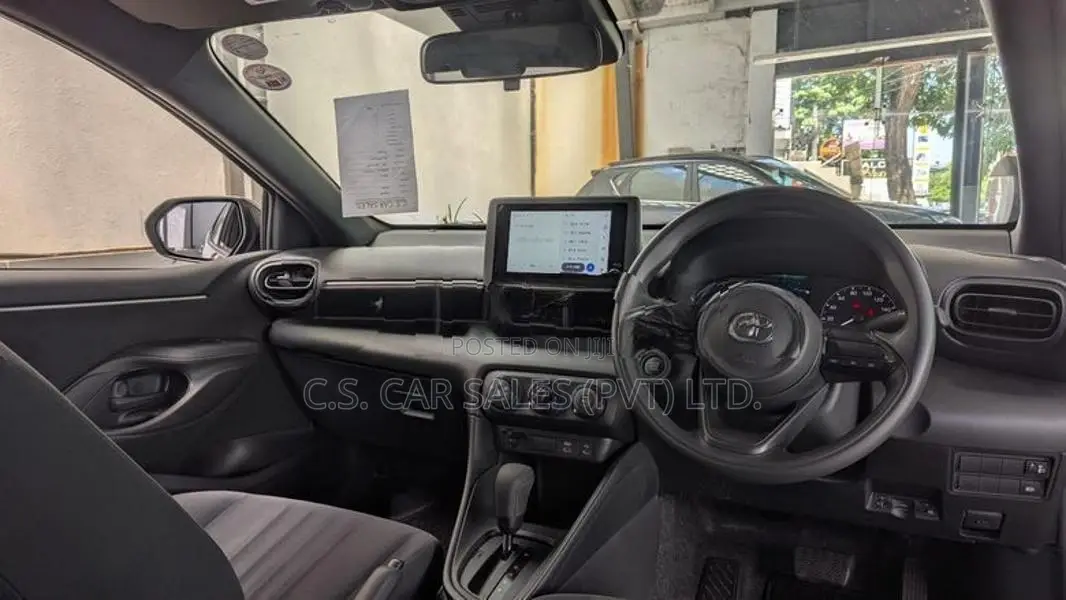 Toyota Yaris X Grade 2025