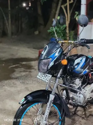 Bajaj CT100 2015