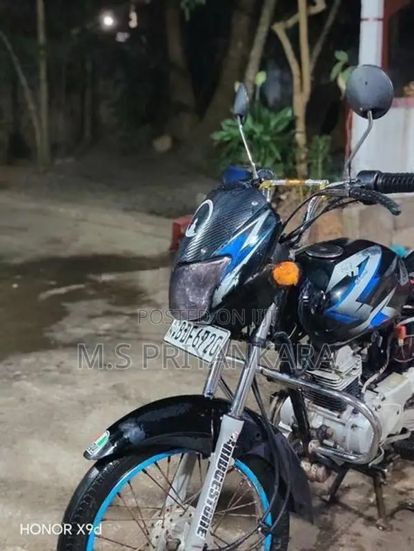 Bajaj CT100 2015