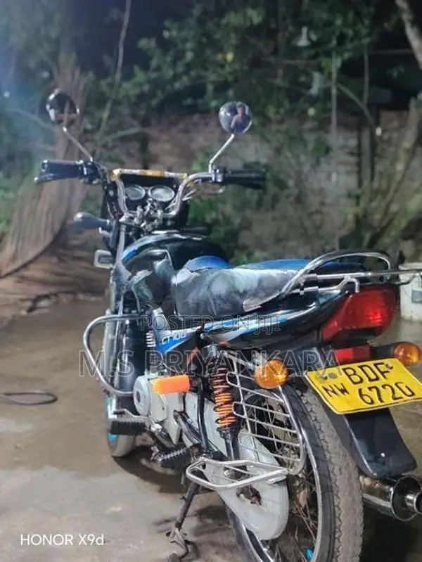 Bajaj CT100 2015