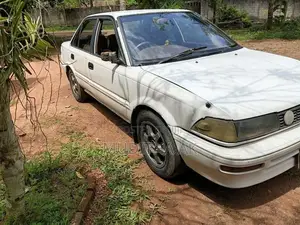 Toyota Corolla 1990