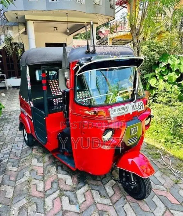 Bajaj RE 2015