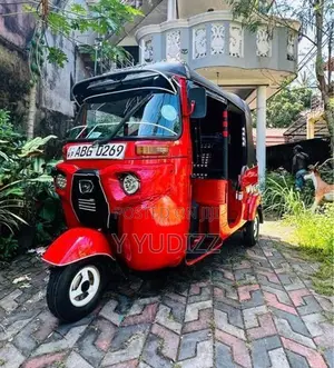 Bajaj RE 2015
