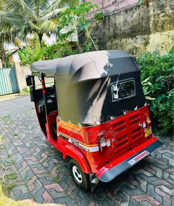Bajaj RE 2015