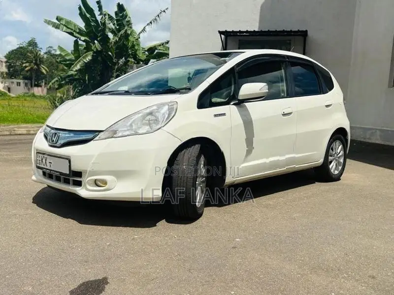 Honda Fit Hybrid 2012
