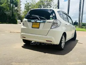 Honda Fit Hybrid 2012