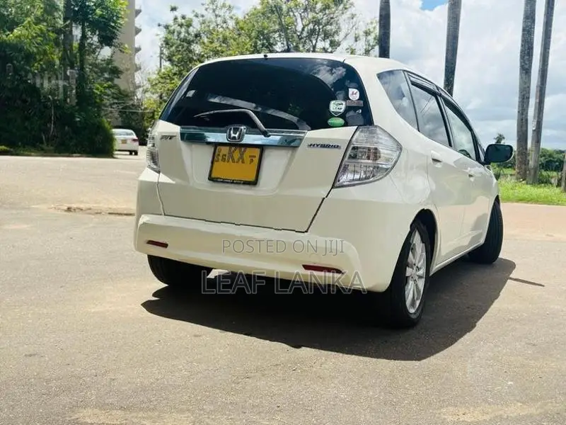 Honda Fit Hybrid 2012