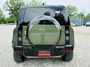 Land Rover Defender Dynamic HSE110 P300e 2026