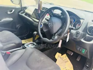 Honda Fit Hybrid 2012