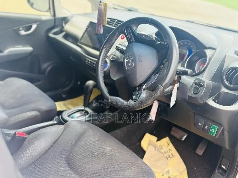 Honda Fit Hybrid 2012