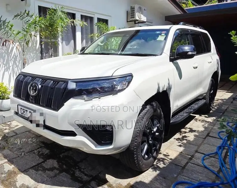 Toyota Land Cruiser Prado TX 2023