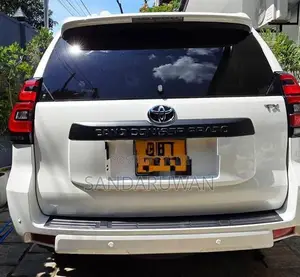 Toyota Land Cruiser Prado TX 2023