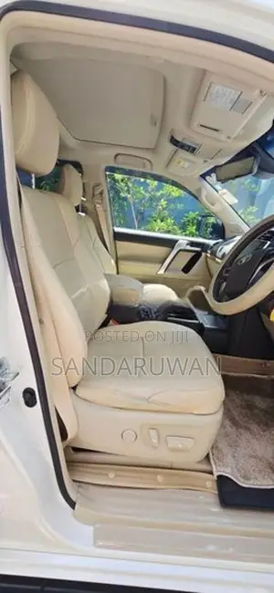 Toyota Land Cruiser Prado TX 2023