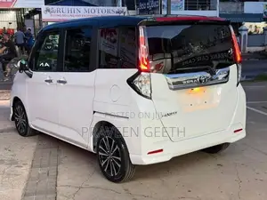 Toyota Roomy Custom GT 2025