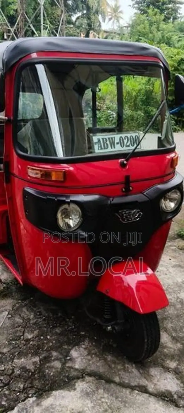 Bajaj RE 236 2025