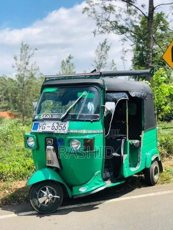 Bajaj RE 205 2011