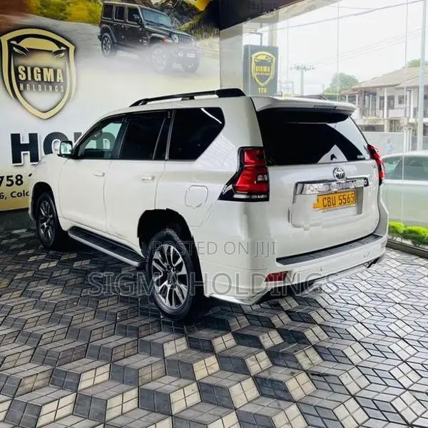 Toyota Land Cruiser Prado 150 TxL 2023