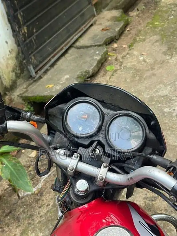 Bajaj CT100 2005