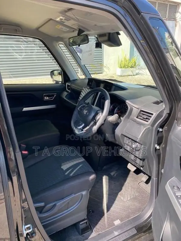 Toyota Roomy Custom G 2023