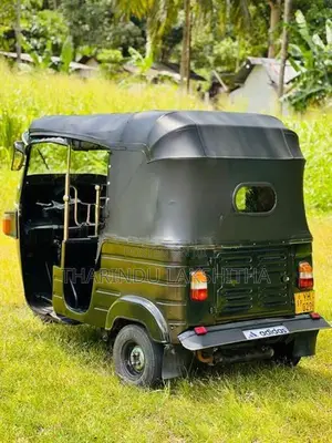 Bajaj RE 205 2010